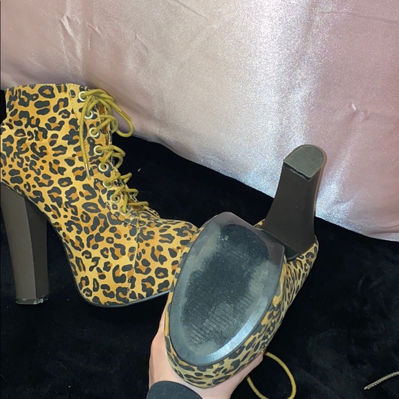 High heel boots - Picture 3 of 3